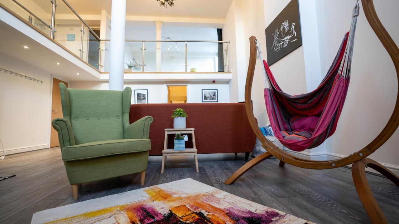 Stunning Mezzanine Near Centre