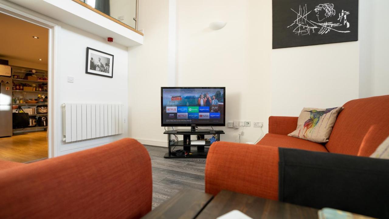 Stunning Mezzanine Near Centre * Cardiff