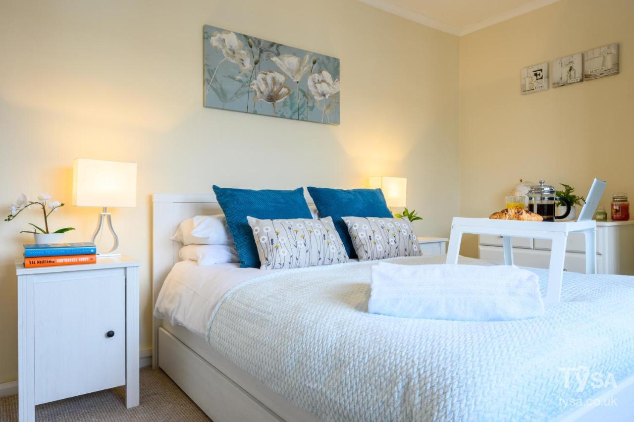 Cathays Heights, By Ty Sa - A Stylish Spacious 2 Bed Apartment. Convenient For City Centre & Hospital. Apartment