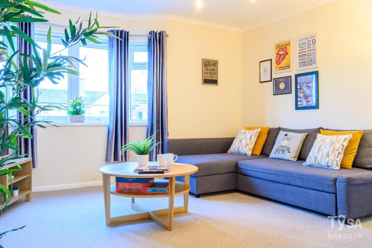 Cathays Heights, By Ty Sa - A Stylish Spacious 2 Bed Apartment. Convenient For City Centre & Hospital. Apartment *