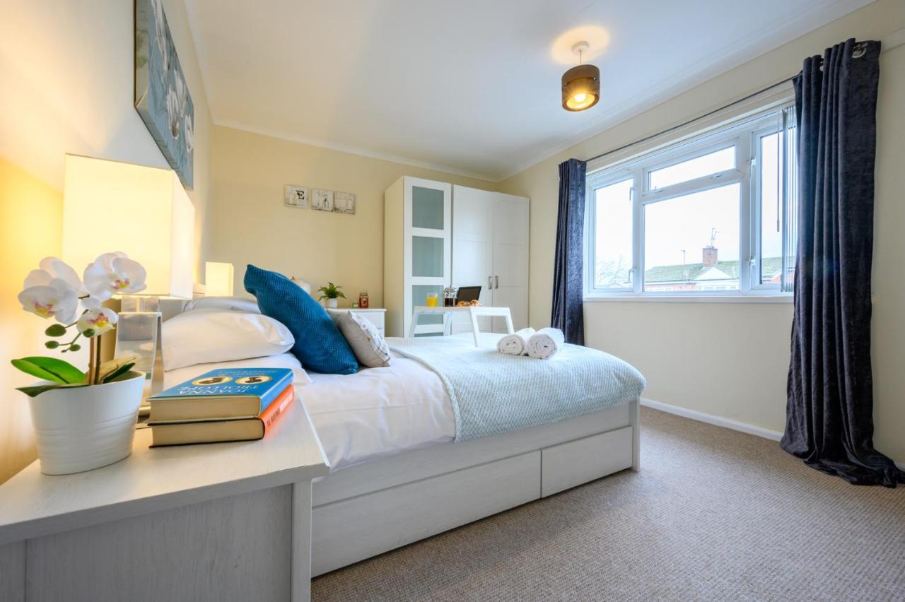 Cathays Heights, By Ty Sa - A Stylish Spacious 2 Bed Apartment. Convenient For City Centre & Hospital. Apartment *