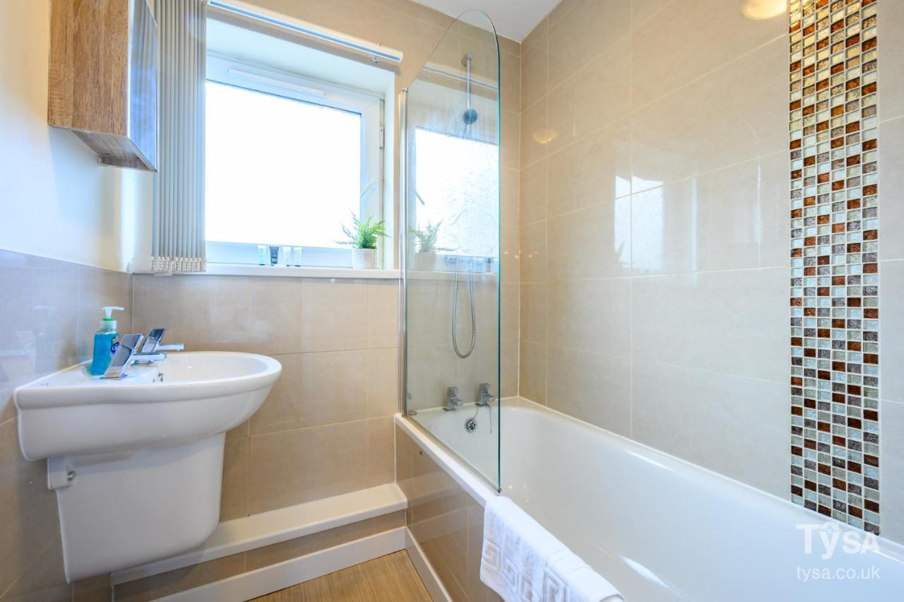 Apartment Cathays Heights, By Ty Sa - A Stylish Spacious 2 Bed Apartment. Convenient For City Centre & Hospital.
