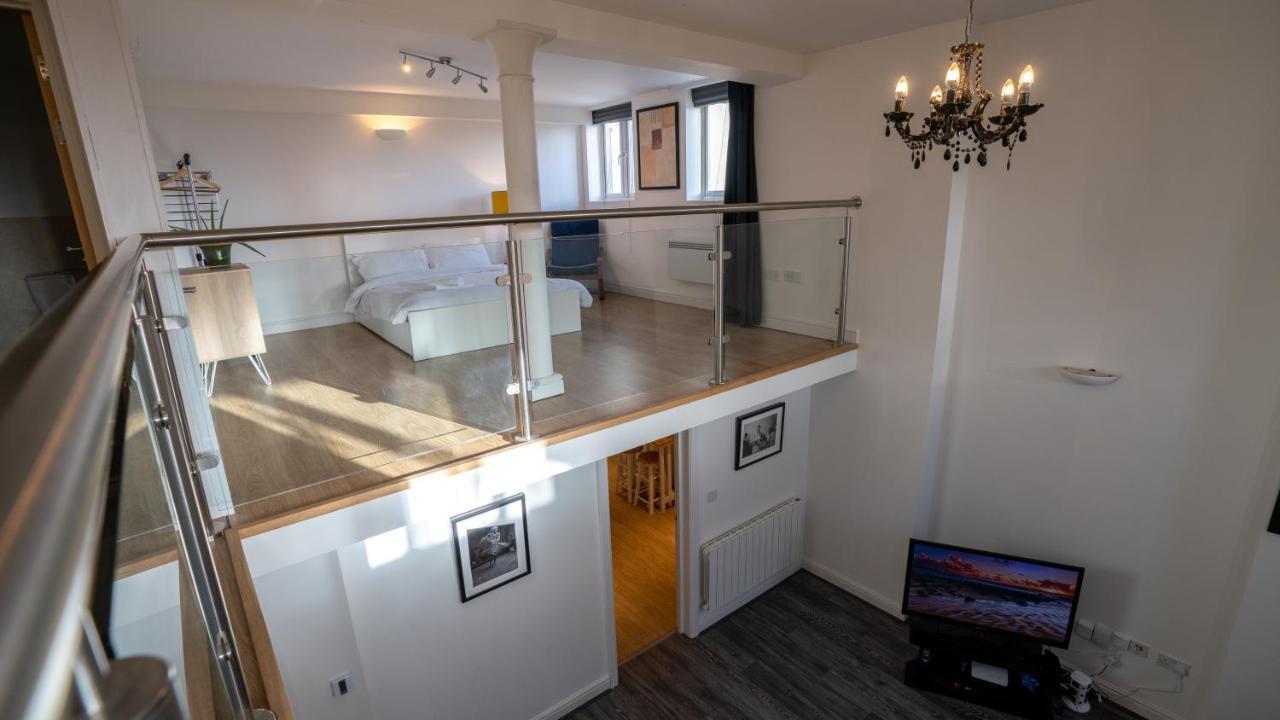 Stunning Mezzanine Near Centre * Cardiff