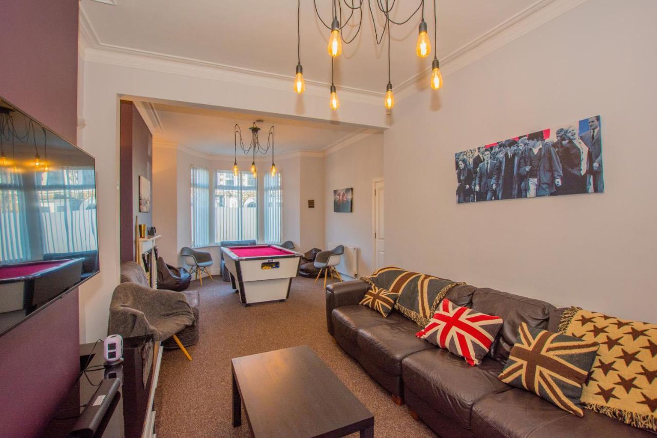 Holiday home By Lushlets - Centre Hot Tub Pool Table - Great For Hens Stags & Rugby Groups! Cardiff