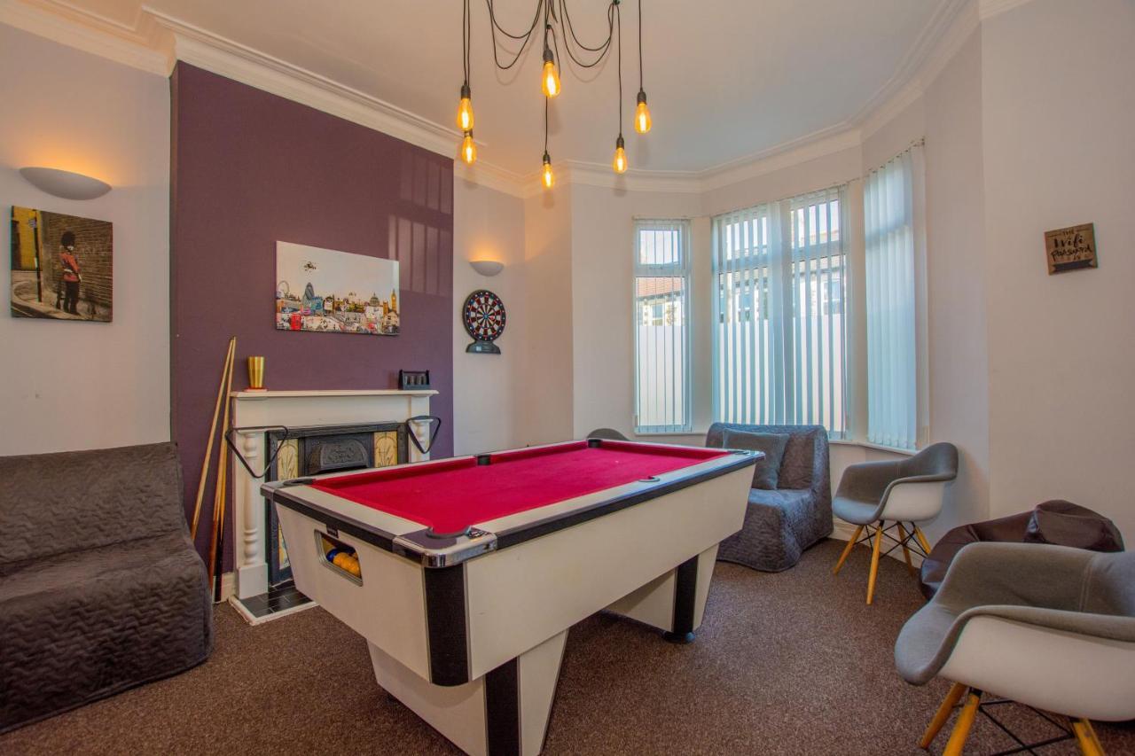By Lushlets - Centre Hot Tub Pool Table - Great For Hens Stags & Rugby Groups! Holiday home