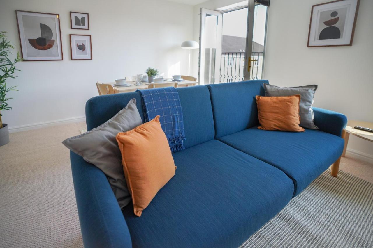 Stylish With Private Parking Apartment *