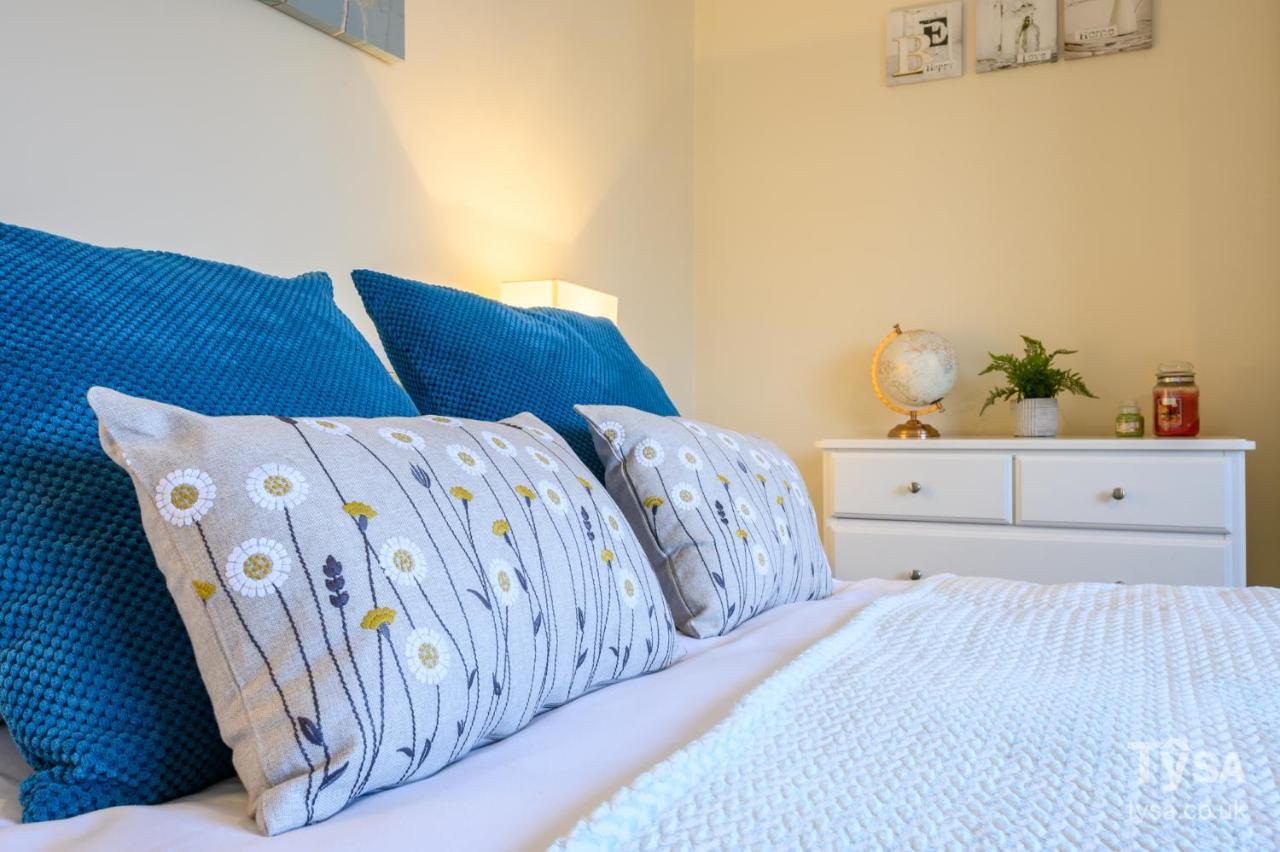 Cathays Heights, By Ty Sa - A Stylish Spacious 2 Bed Apartment. Convenient For City Centre & Hospital.