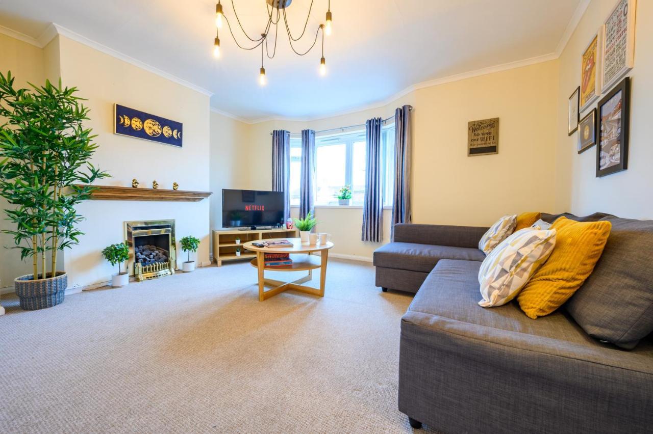 Cathays Heights, By Ty Sa - A Stylish Spacious 2 Bed Apartment. Convenient For City Centre & Hospital. *