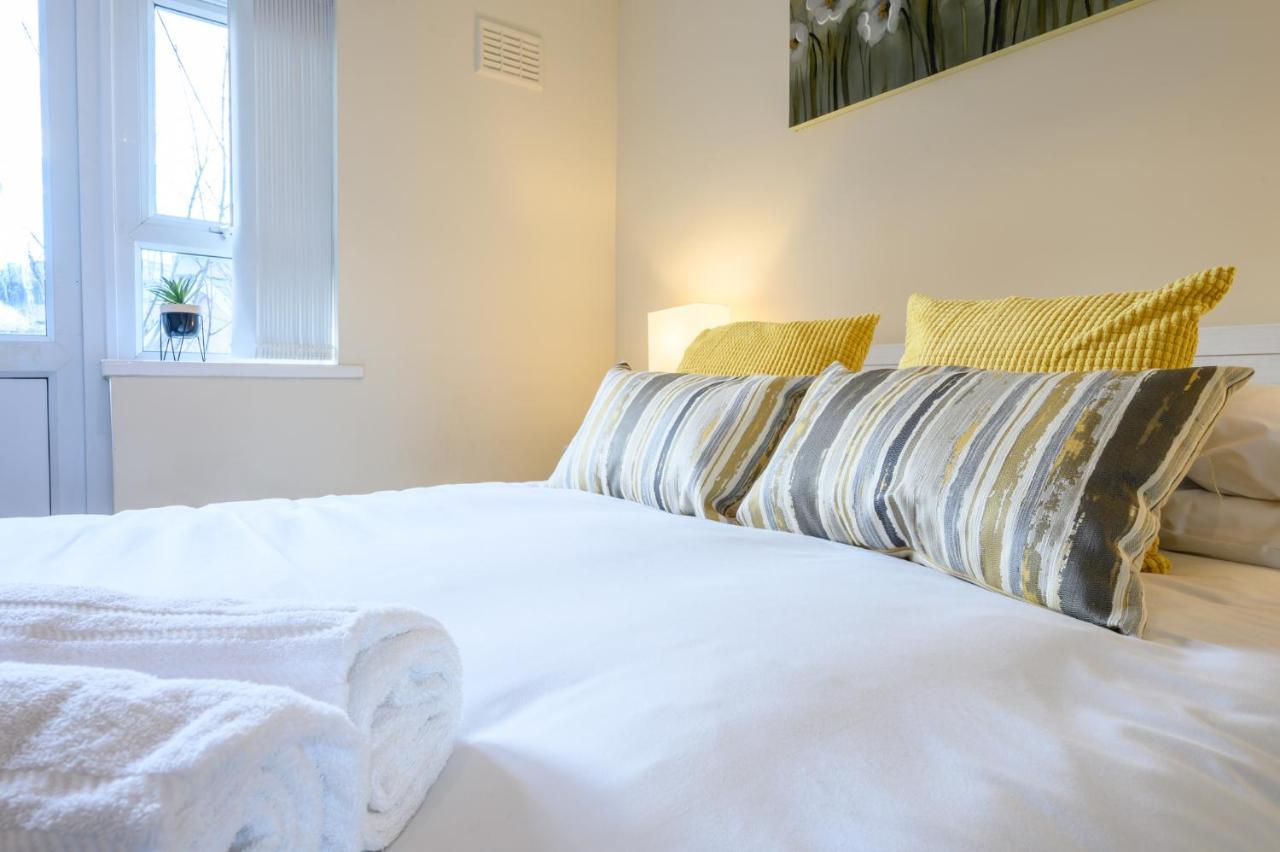 Cathays Heights, By Ty Sa - A Stylish Spacious 2 Bed Apartment. Convenient For City Centre & Hospital. *
