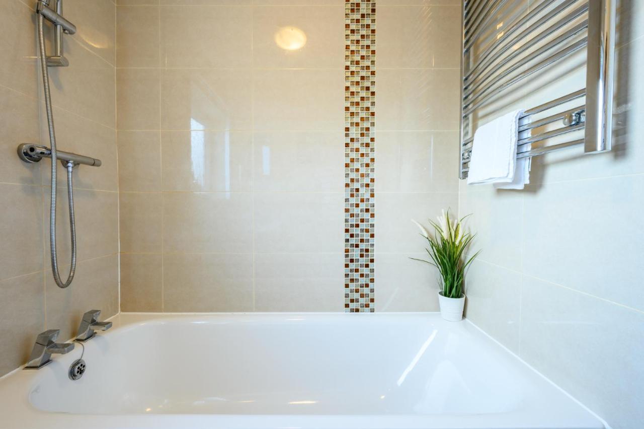 Apartment Cathays Heights, By Ty Sa - A Stylish Spacious 2 Bed Apartment. Convenient For City Centre & Hospital. Cardiff