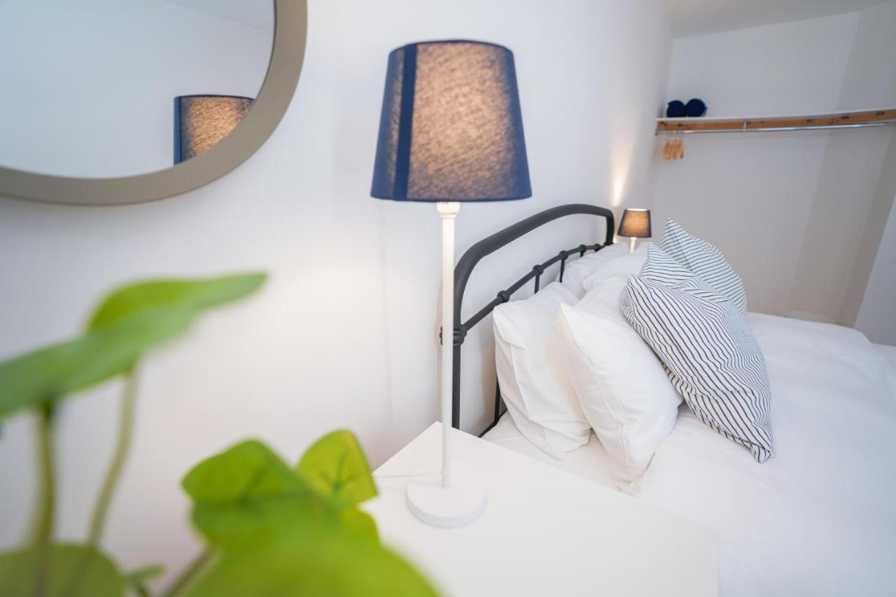 Stylish With Private Parking Apartment *