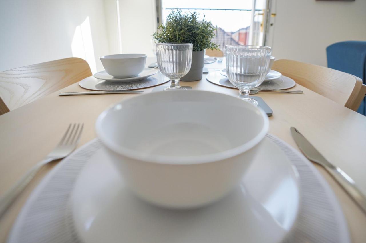 Stylish With Private Parking * Cardiff