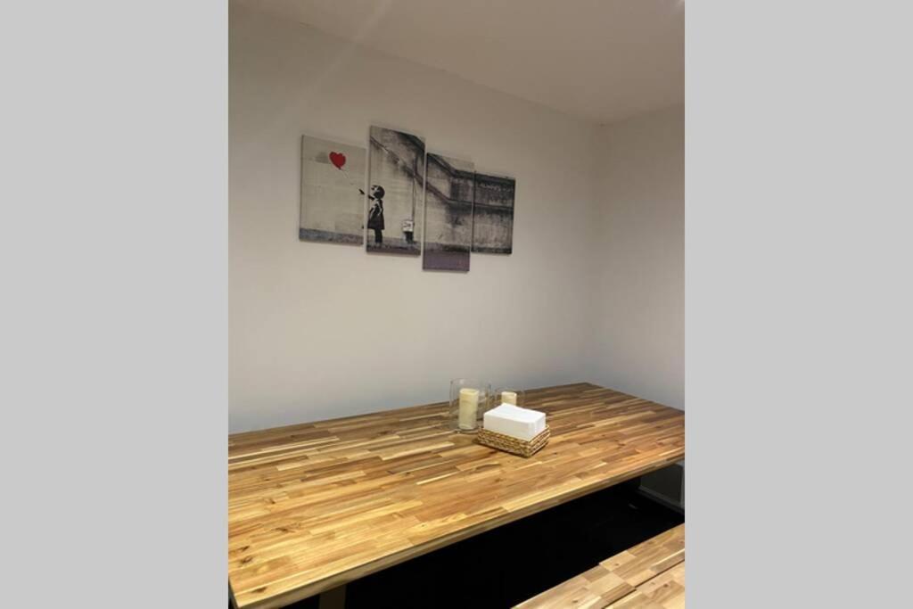 By Lushlets - Centre Hot Tub Pool Table - Great For Hens Stags & Rugby Groups! Holiday home *