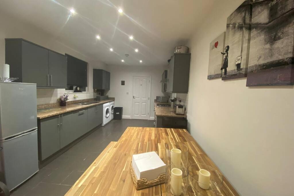 By Lushlets - Centre Hot Tub Pool Table - Great For Hens Stags & Rugby Groups! Holiday home