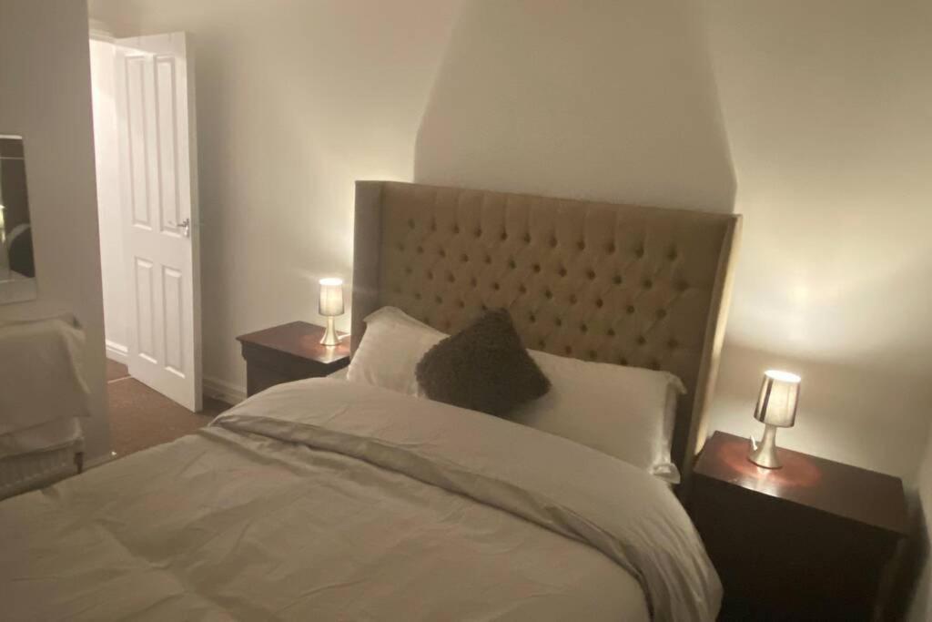 Holiday home By Lushlets - Centre Hot Tub Pool Table - Great For Hens Stags & Rugby Groups! Cardiff
