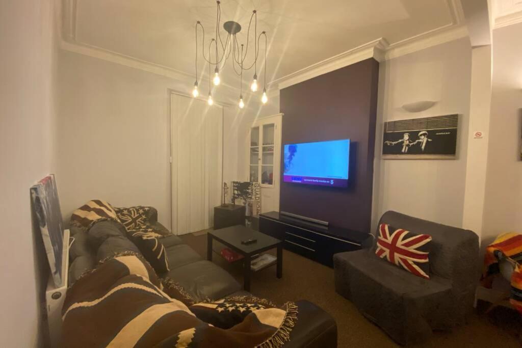 Holiday home By Lushlets - Centre Hot Tub Pool Table - Great For Hens Stags & Rugby Groups! *