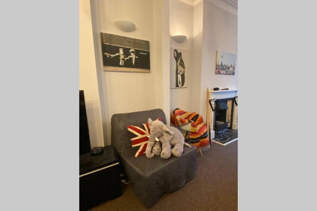 By Lushlets - Centre Hot Tub Pool Table - Great For Hens Stags & Rugby Groups! Holiday home *
