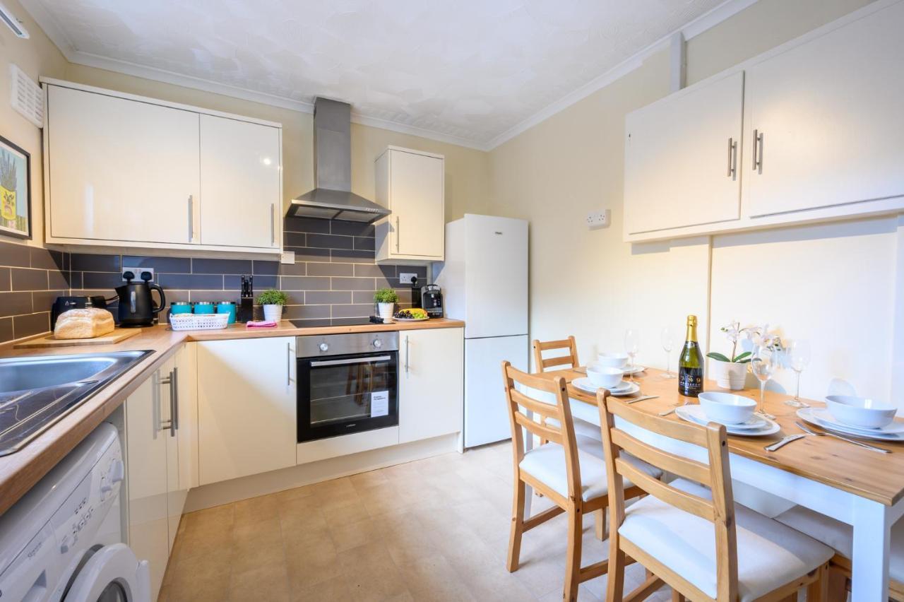 Apartment Cathays Heights, By Ty Sa - A Stylish Spacious 2 Bed Apartment. Convenient For City Centre & Hospital. Cardiff