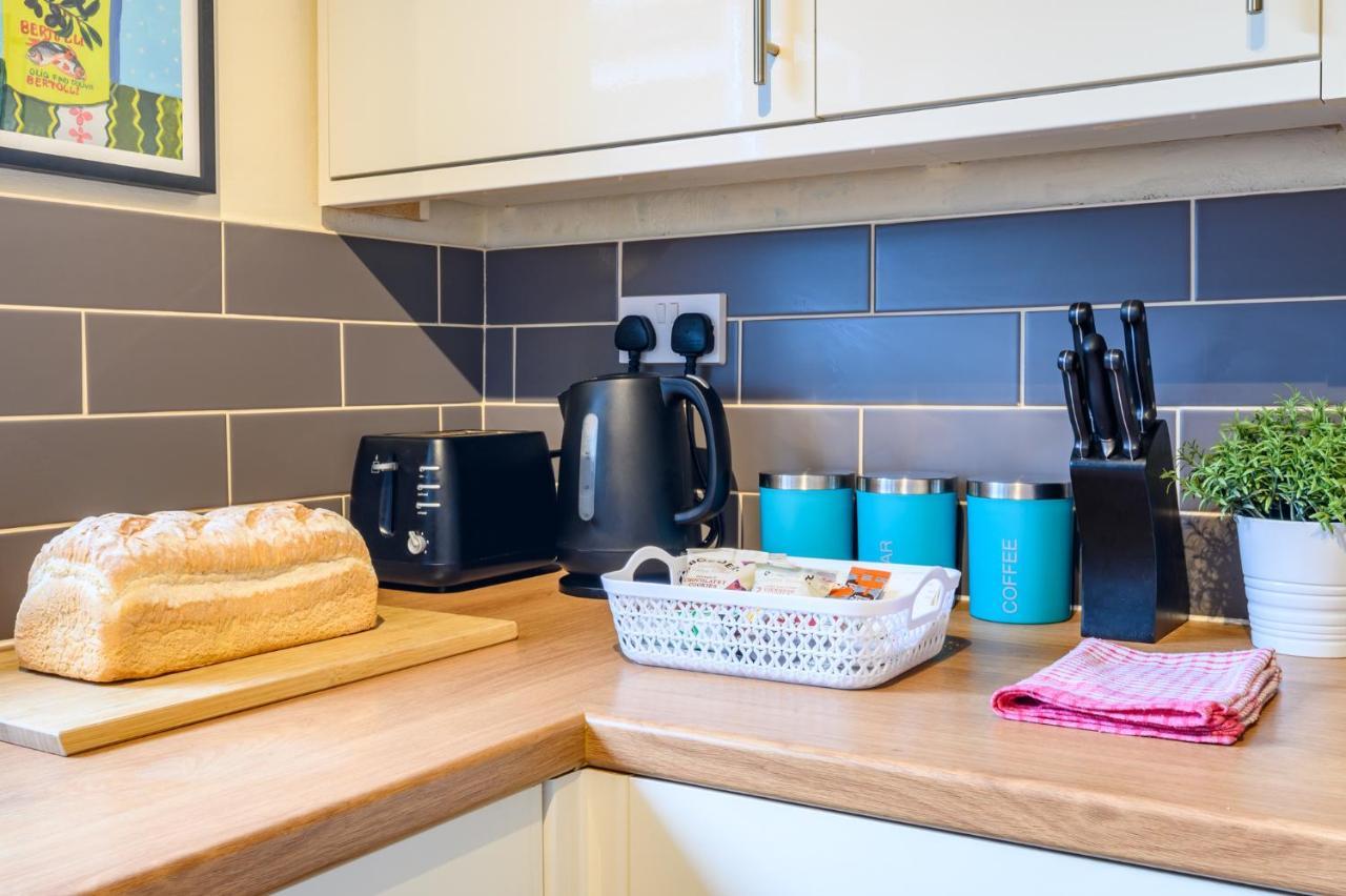Cathays Heights, By Ty Sa - A Stylish Spacious 2 Bed Apartment. Convenient For City Centre & Hospital.