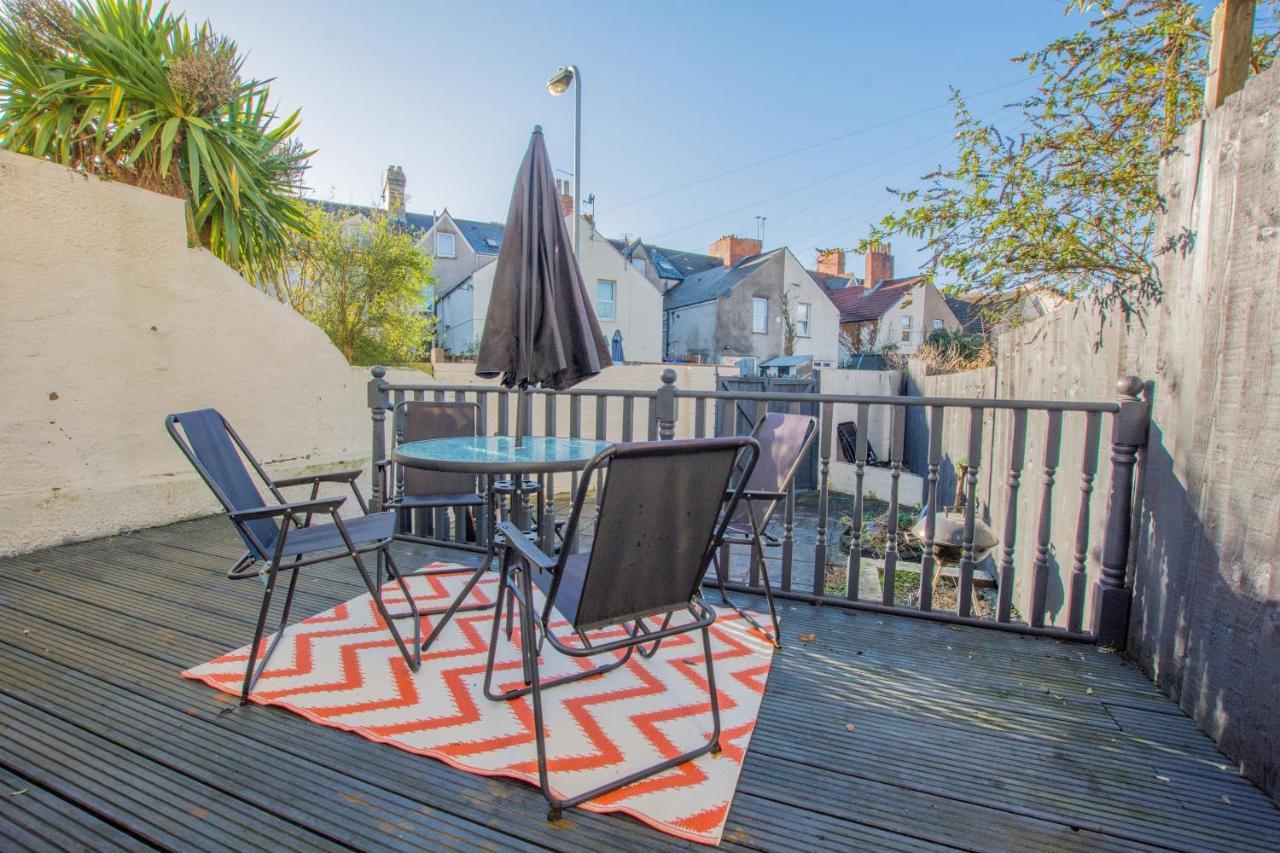 By Lushlets - Centre Hot Tub Pool Table - Great For Hens Stags & Rugby Groups! Holiday home Cardiff