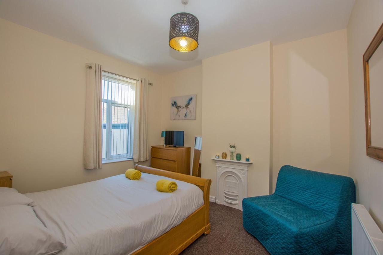 Holiday home By Lushlets - Centre Hot Tub Pool Table - Great For Hens Stags & Rugby Groups!