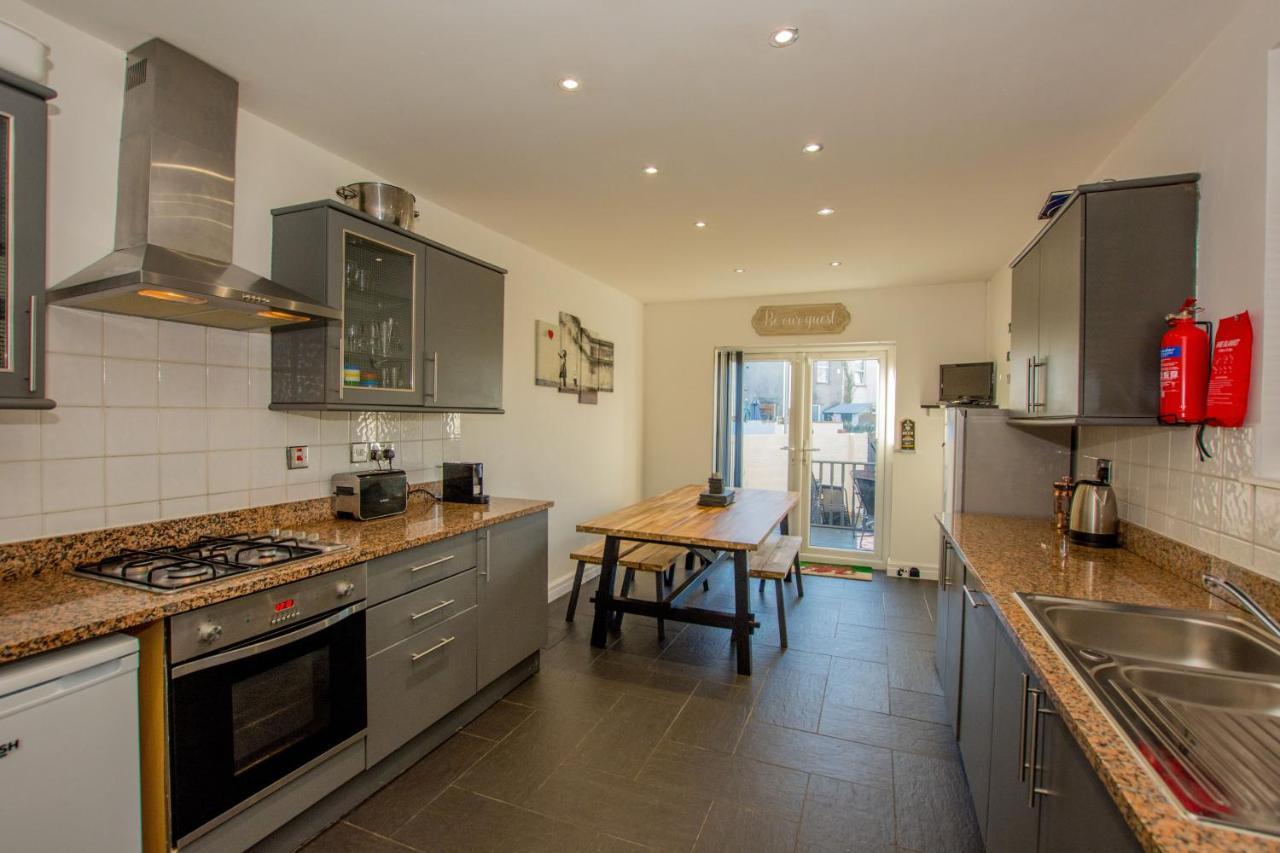 Holiday home By Lushlets - Centre Hot Tub Pool Table - Great For Hens Stags & Rugby Groups! *
