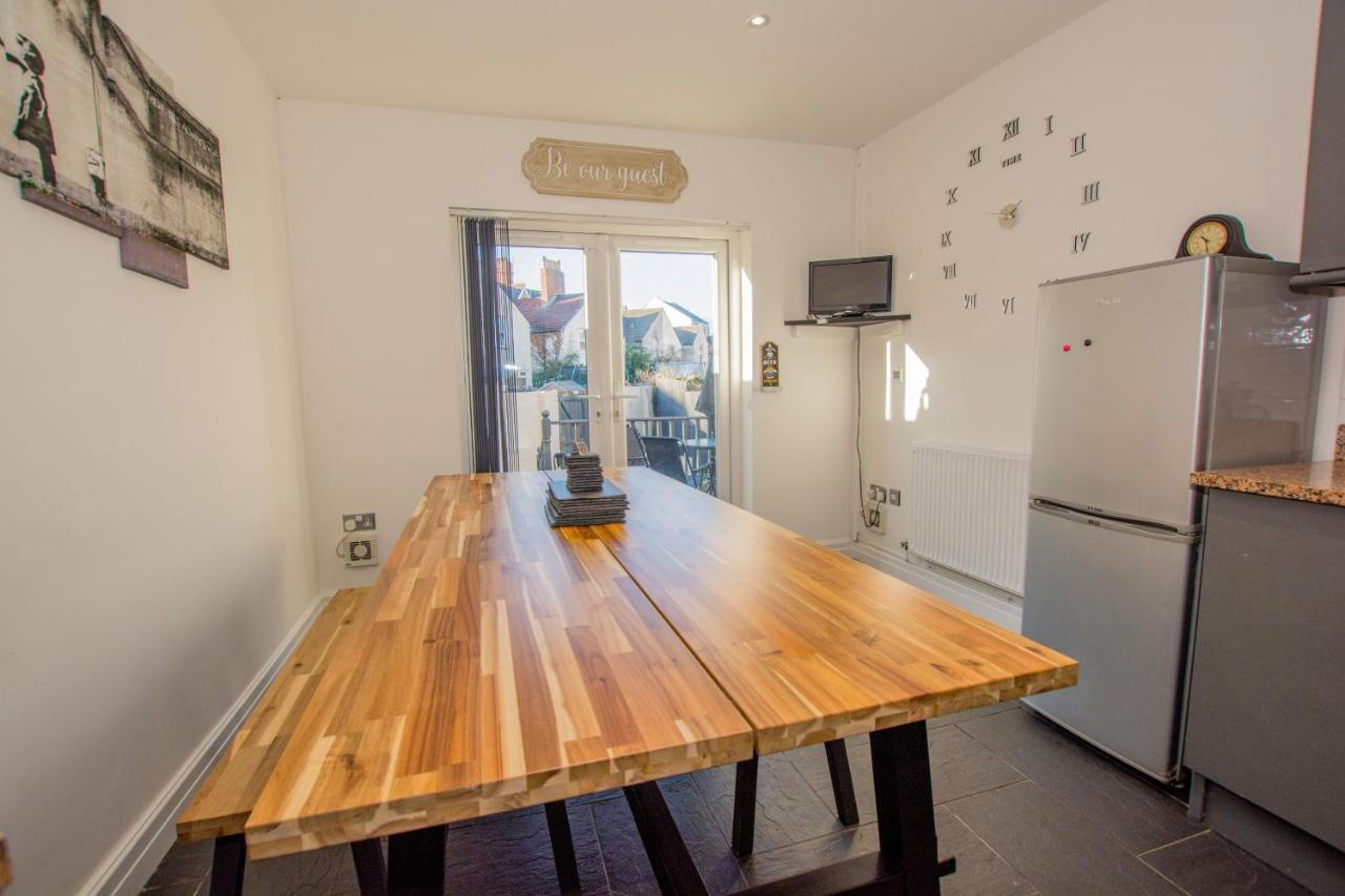Holiday home By Lushlets - Centre Hot Tub Pool Table - Great For Hens Stags & Rugby Groups! *