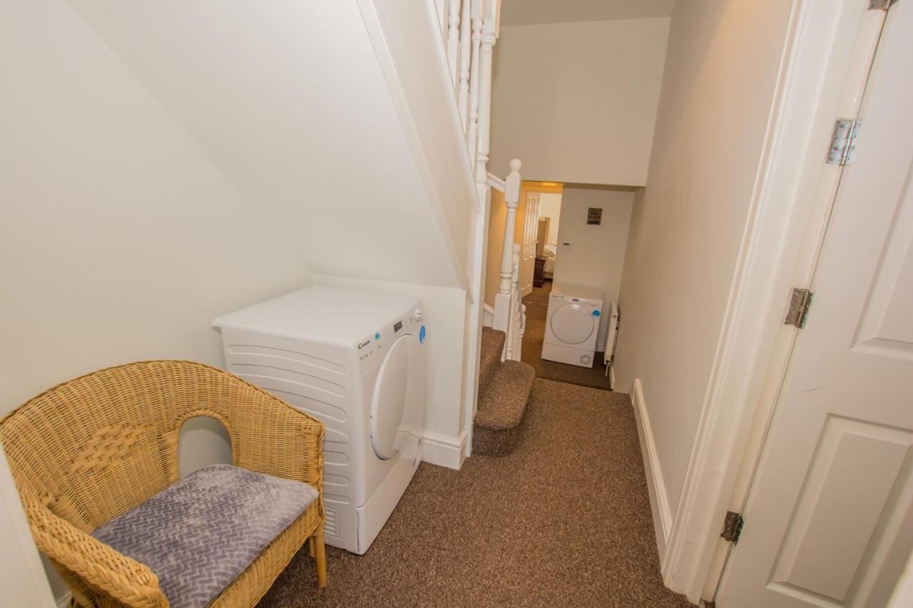 Holiday home By Lushlets - Centre Hot Tub Pool Table - Great For Hens Stags & Rugby Groups!