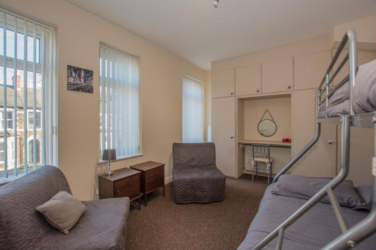 Holiday home By Lushlets - Centre Hot Tub Pool Table - Great For Hens Stags & Rugby Groups!