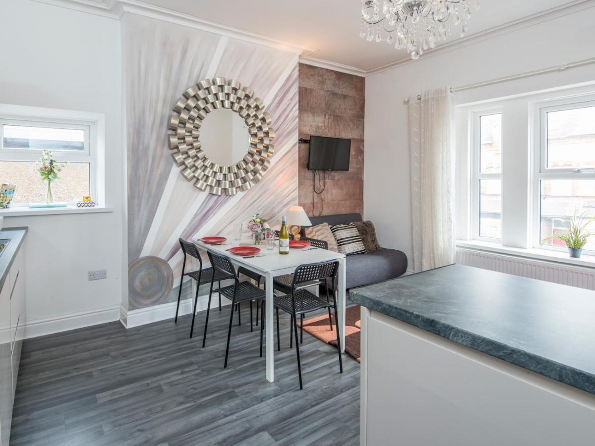 Pass The Keys Spacious 3 Bedroom In Trendy Canton! Apartment Cardiff
