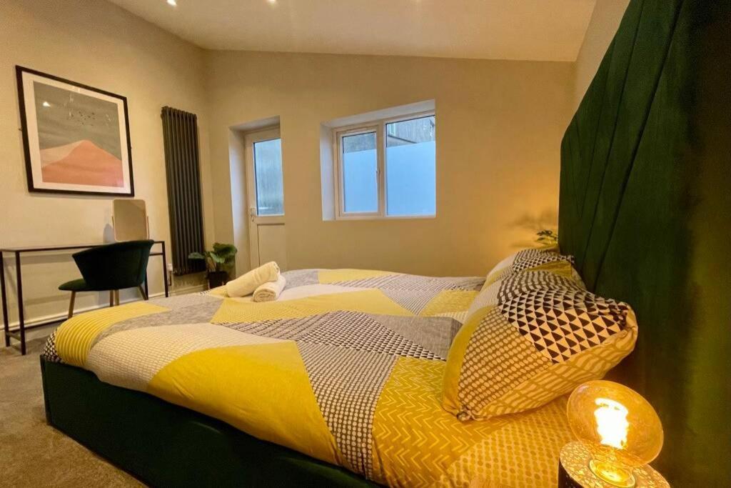 Modern + King Size Bed + Garden Cardiff