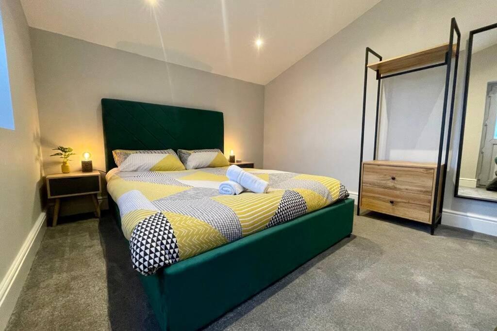 Apartment Modern + King Size Bed + Garden