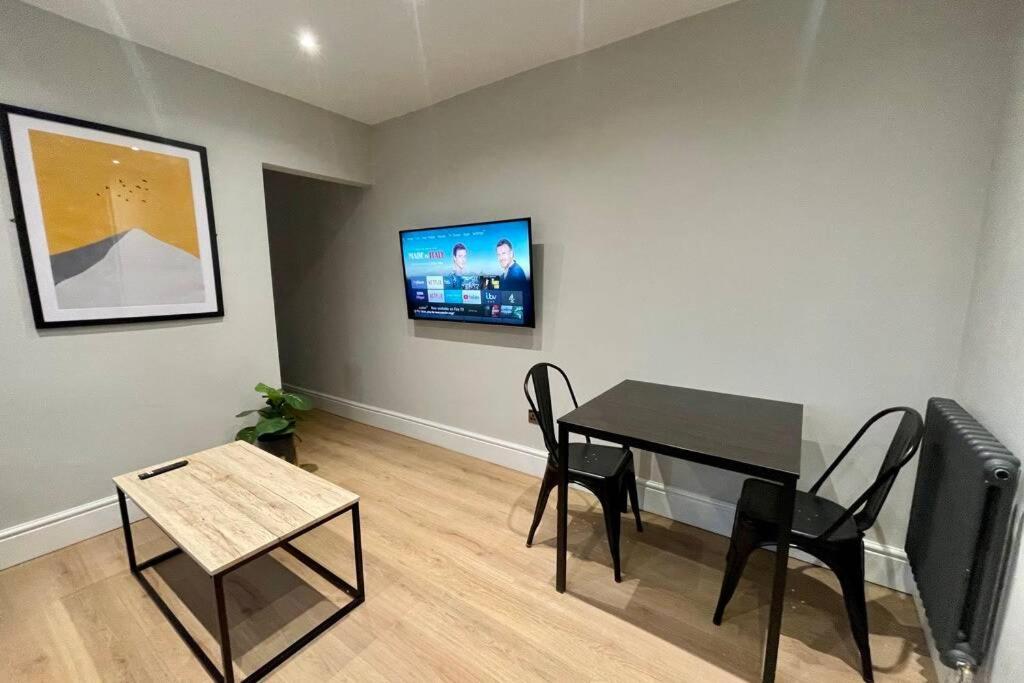 Modern + King Size Bed + Garden Cardiff