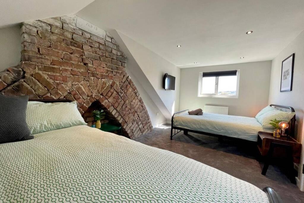 Holiday home Large House Near Victoria Park For Groups, 10 Mins Bus To Centre *