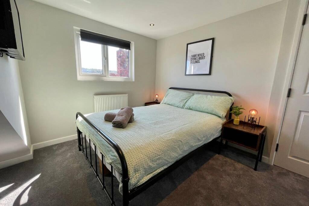 Large House Near Victoria Park For Groups, 10 Mins Bus To Centre