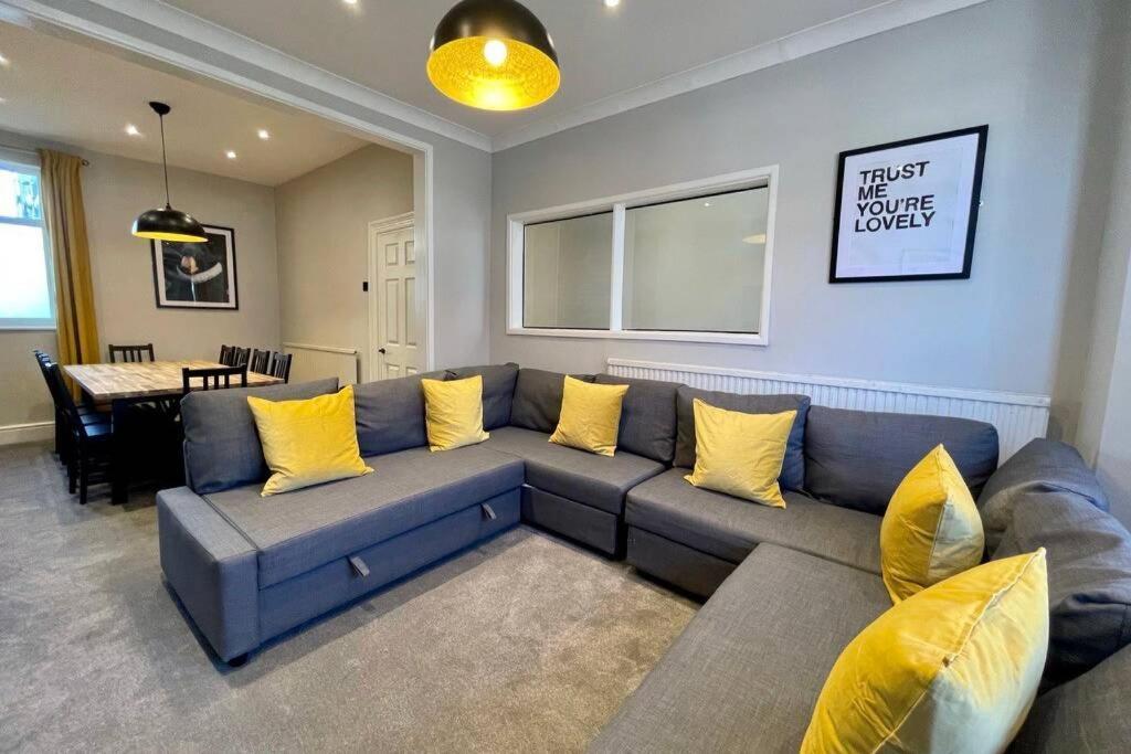 Large House Near Victoria Park For Groups, 10 Mins Bus To Centre
