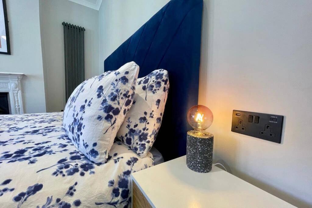 Large House Near Victoria Park For Groups, 10 Mins Bus To Centre * Cardiff