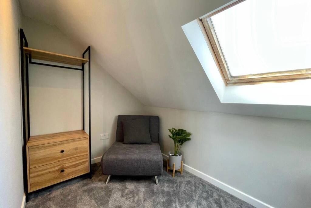 Large House Near Victoria Park For Groups, 10 Mins Bus To Centre Cardiff