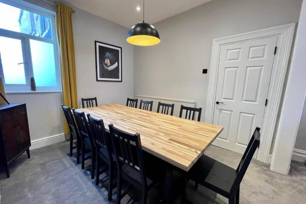Large House Near Victoria Park For Groups, 10 Mins Bus To Centre