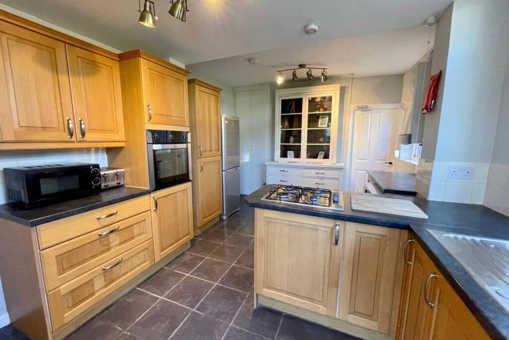 Holiday home Large House Near Victoria Park For Groups, 10 Mins Bus To Centre