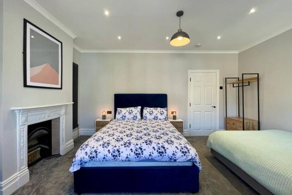 Large House Near Victoria Park For Groups, 10 Mins Bus To Centre *