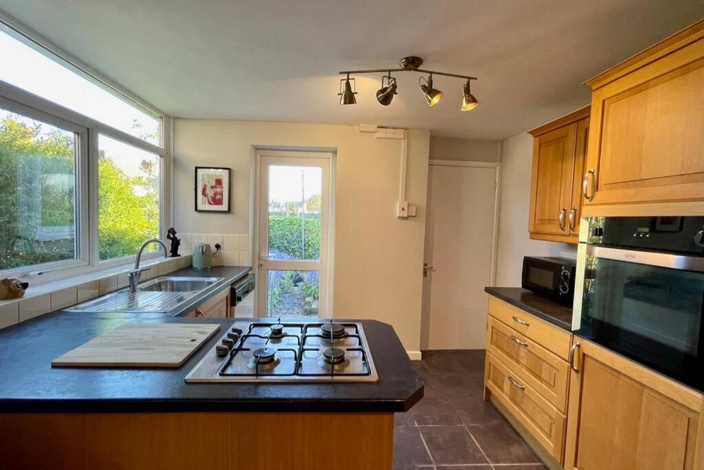 Holiday home Large House Near Victoria Park For Groups, 10 Mins Bus To Centre Cardiff