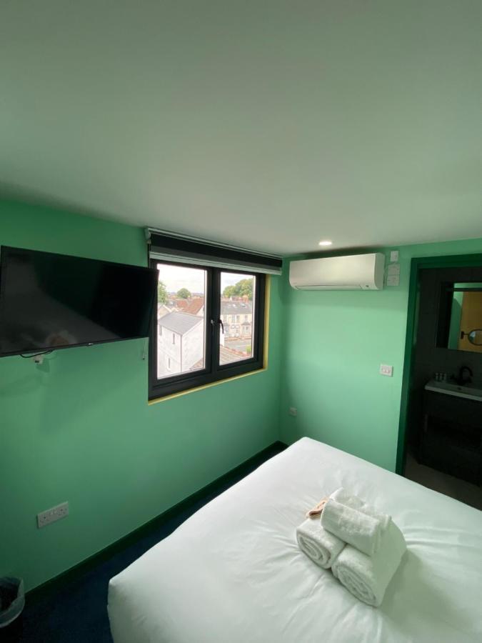 Aaron Wise - 51 Fitzhamon Cardiff