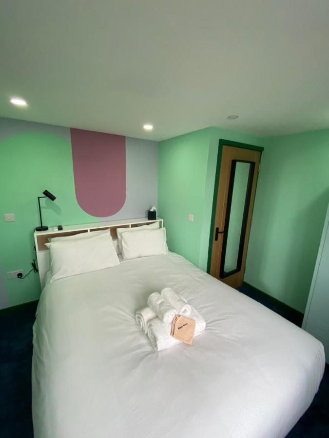 Aaron Wise - 51 Fitzhamon Apartment Cardiff