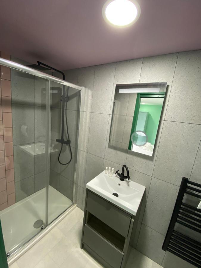 Aaron Wise - 51 Fitzhamon Apartment Cardiff