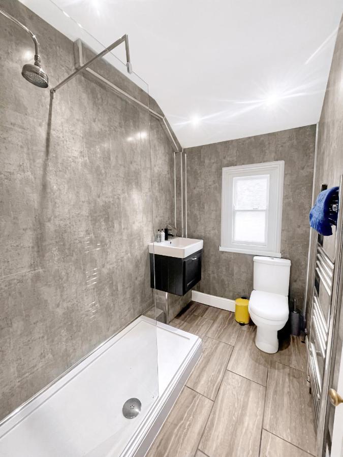 Holiday home Large House Near Victoria Park For Groups, 10 Mins Bus To Centre