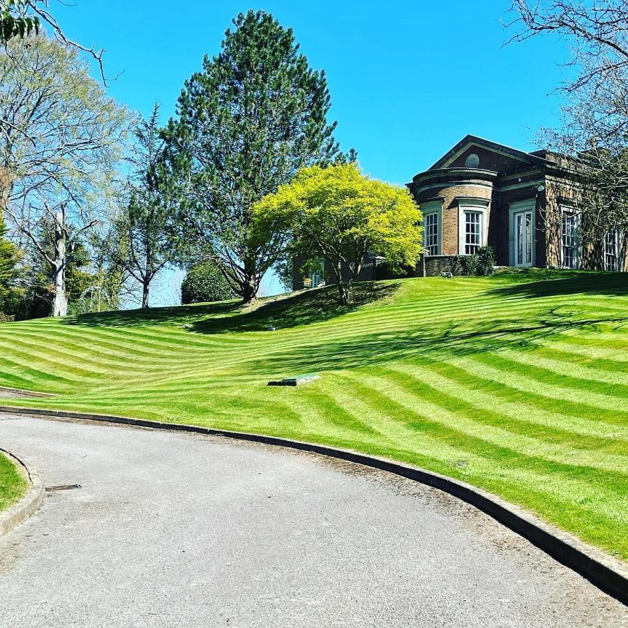 De Courceys Manor &