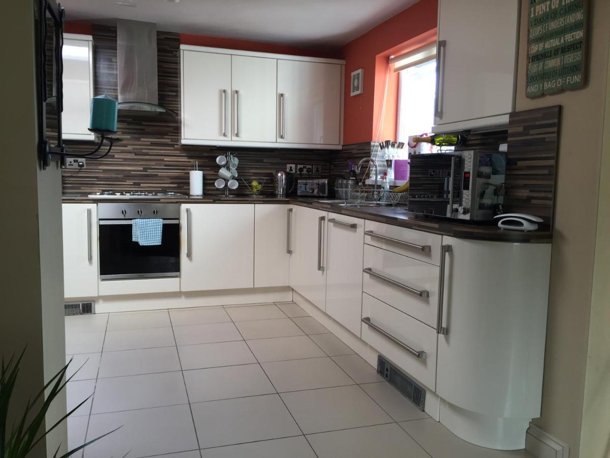 The Mews - Less Than 1km To Centre - Stadium - Castle - 10 Min Walk Guest house Cardiff