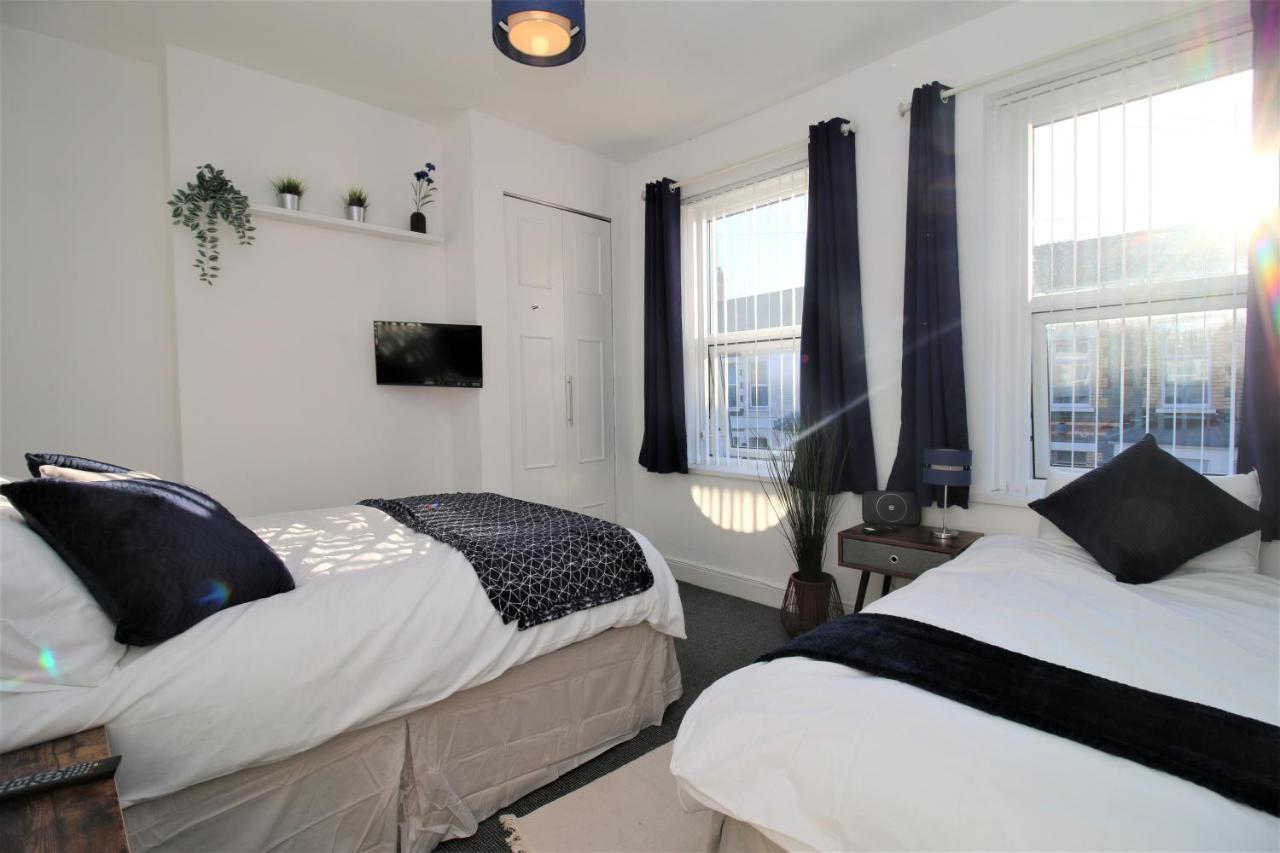 Three Bedroom Townhouse - Free Local Parking - By Promise Holiday home
