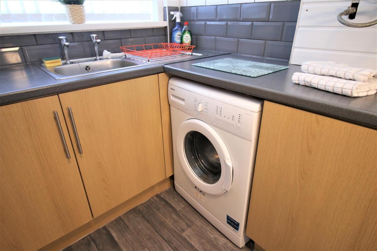 Three Bedroom Townhouse - Free Local Parking - By Promise Holiday home *